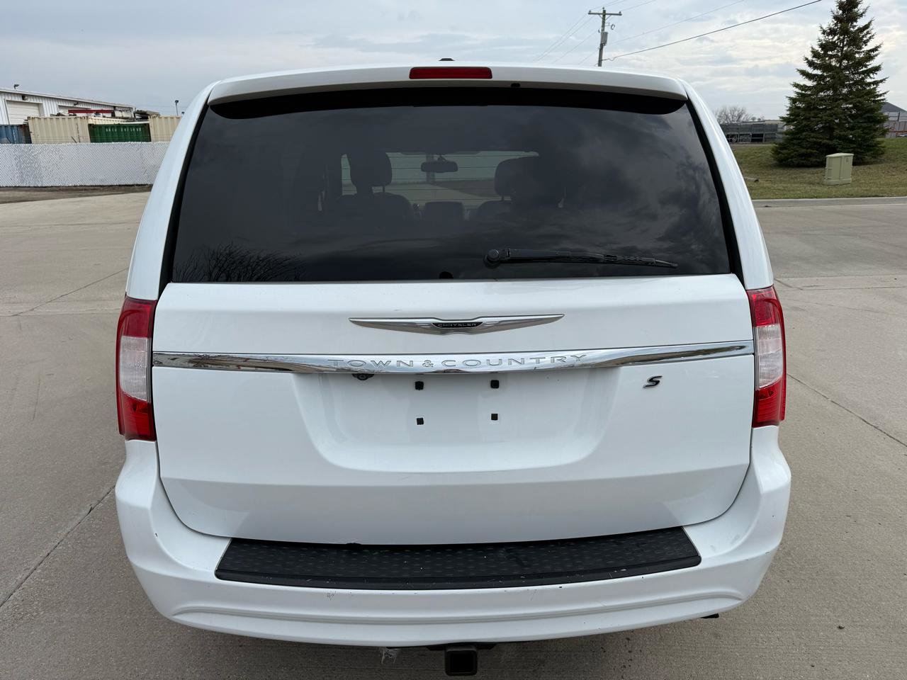 Used 2014 Chrysler Town & Country S FWD image 6