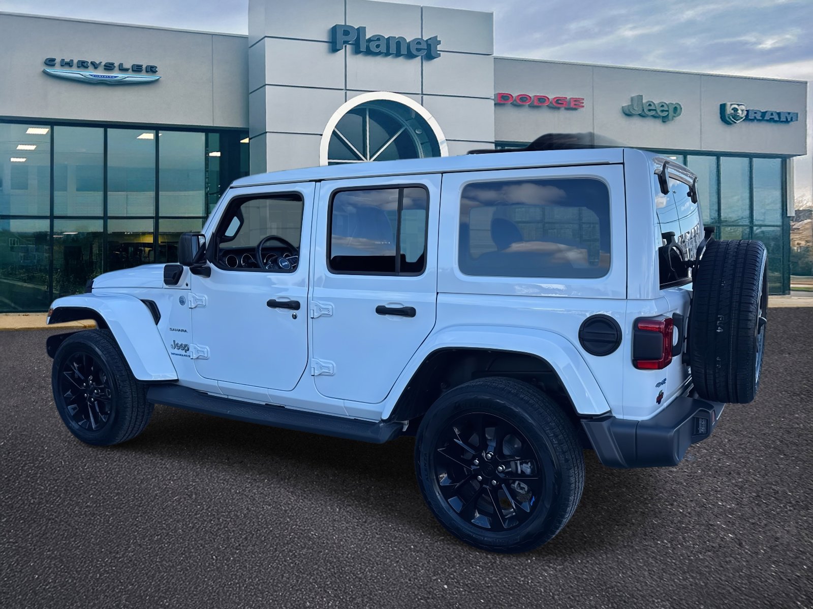 Used 2023 Jeep Wrangler Unlimited Sahara w/ Cold Weather Group image 3