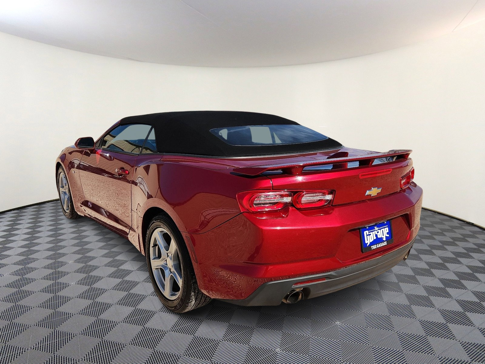 Used 2023 Chevrolet Camaro LT RWD image 3