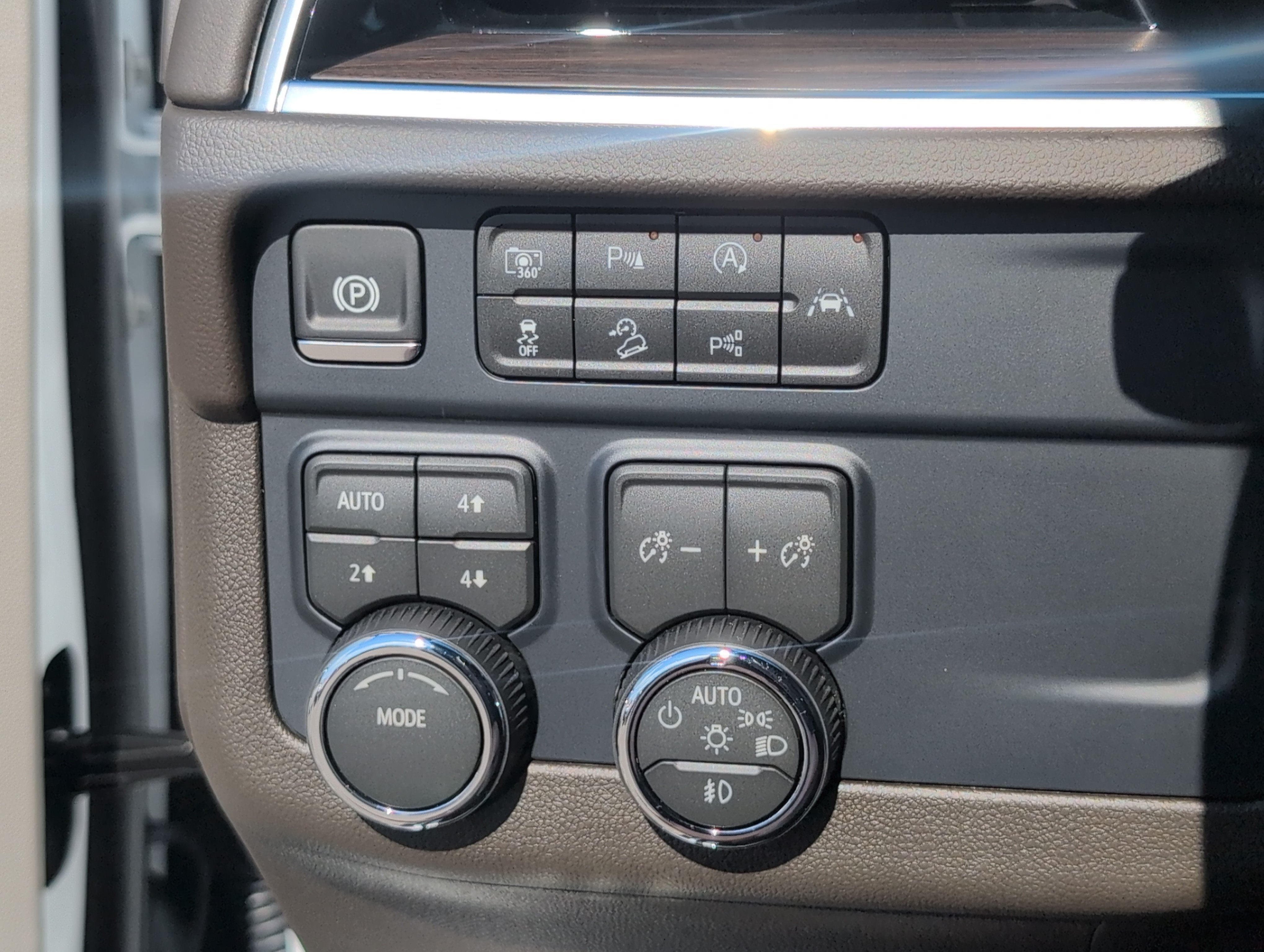 New 2026 Chevrolet Tahoe Z71 w/ Comfort Package AWD/4WD image 28