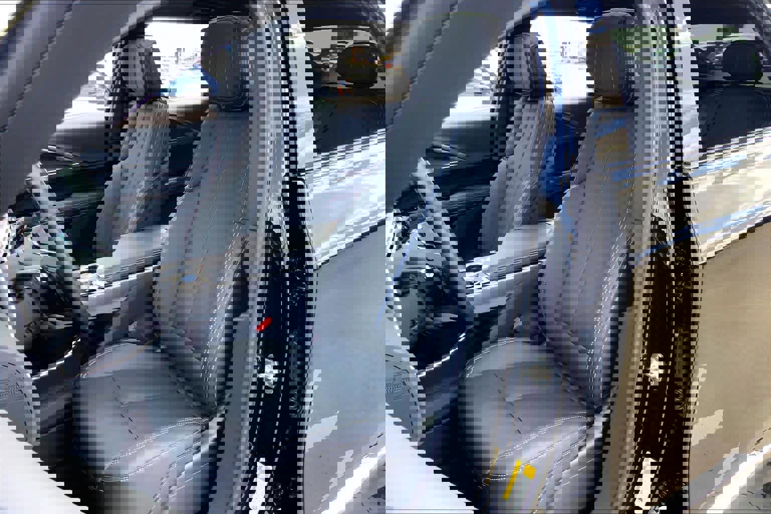 Used 2025 Cadillac Lyriq Luxury RWD image 7