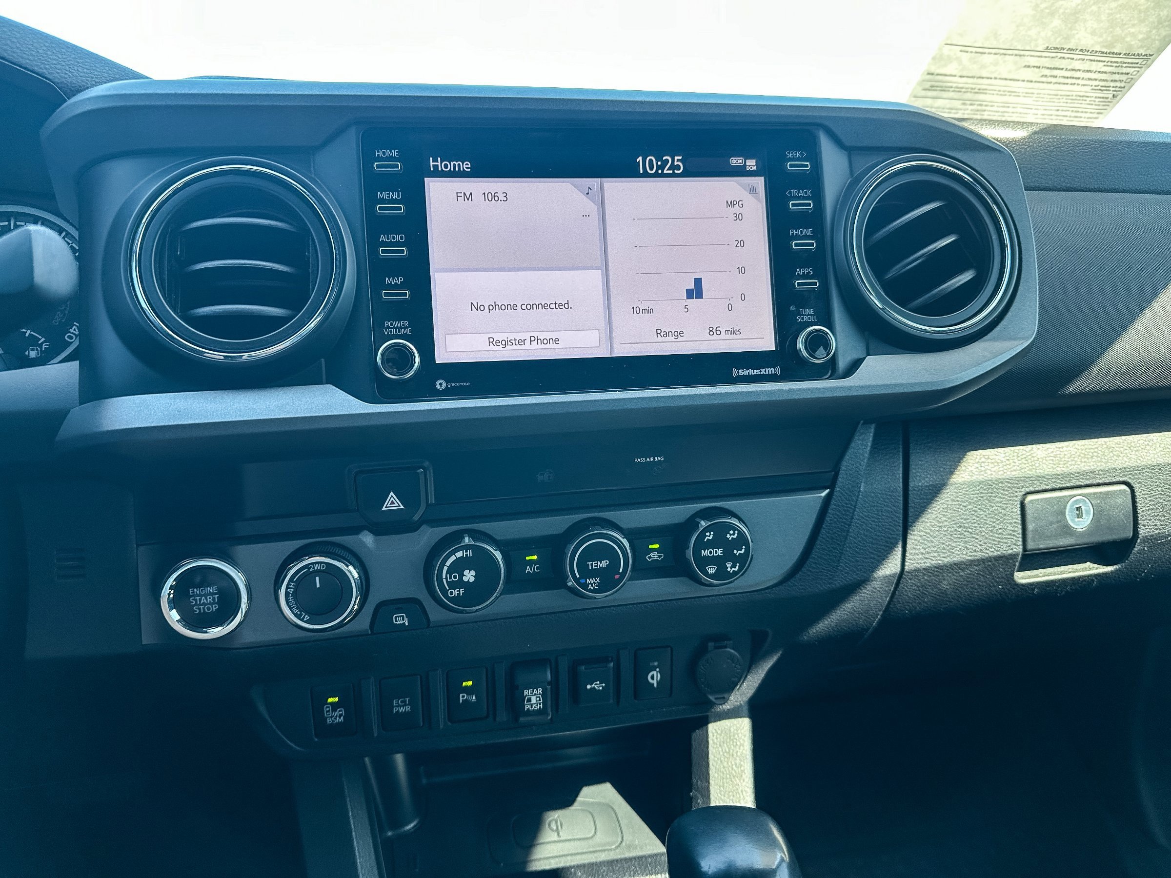 Used 2020 Toyota Tacoma TRD Off-Road w/ Technology Package image 31