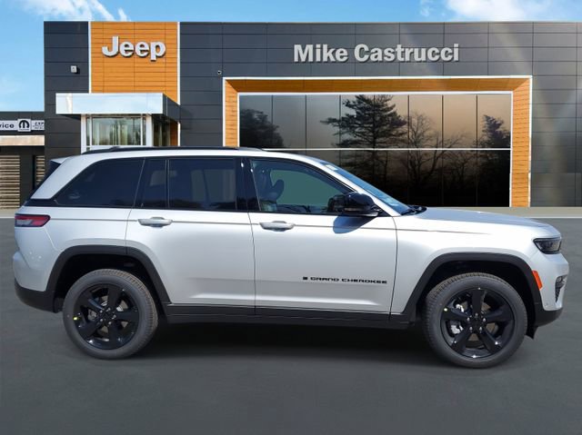 New 2025 Jeep Grand Cherokee Limited w/ Luxury Tech Group II image 3