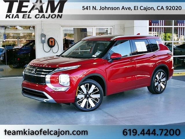 Used 2025 Mitsubishi Outlander SEL image 1