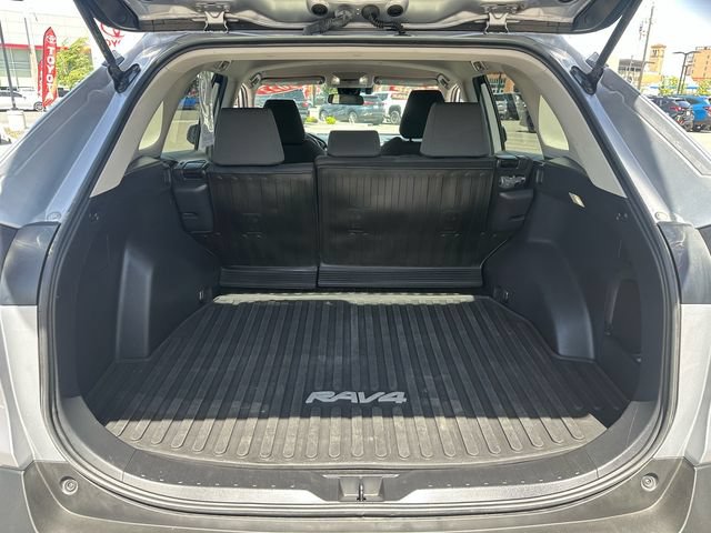Used 2022 Toyota RAV4 XLE w/ XLE Grade Weather Package AWD/4WD image 27