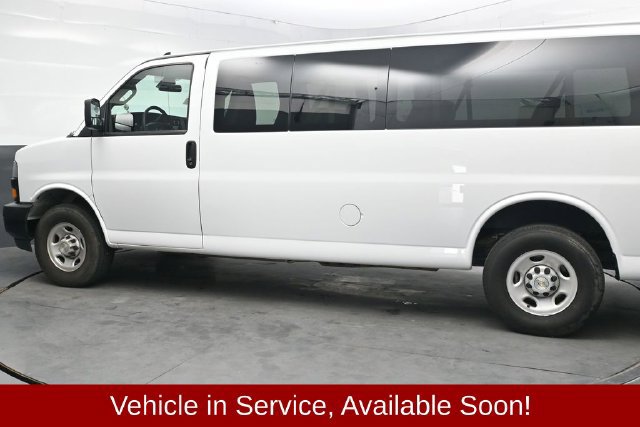 Used 2024 Chevrolet Express 3500 LS RWD image 4