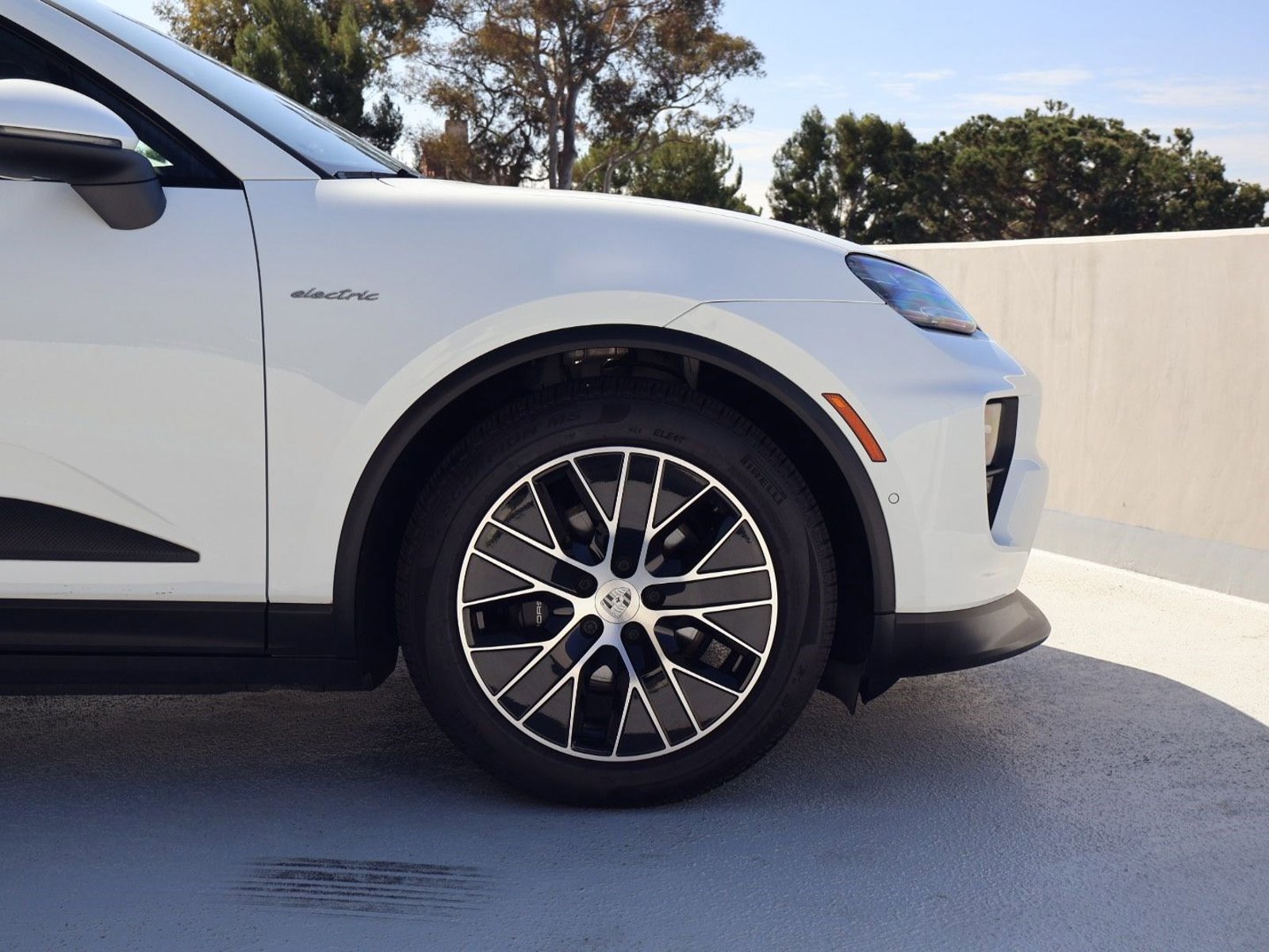 Certified 2025 Porsche Macan Electric RWD image 11