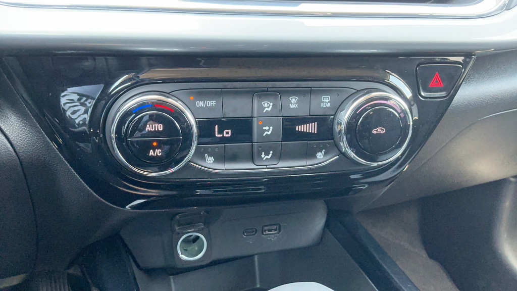 Used 2025 Chevrolet Trax LT w/ LT Convenience Package FWD image 19