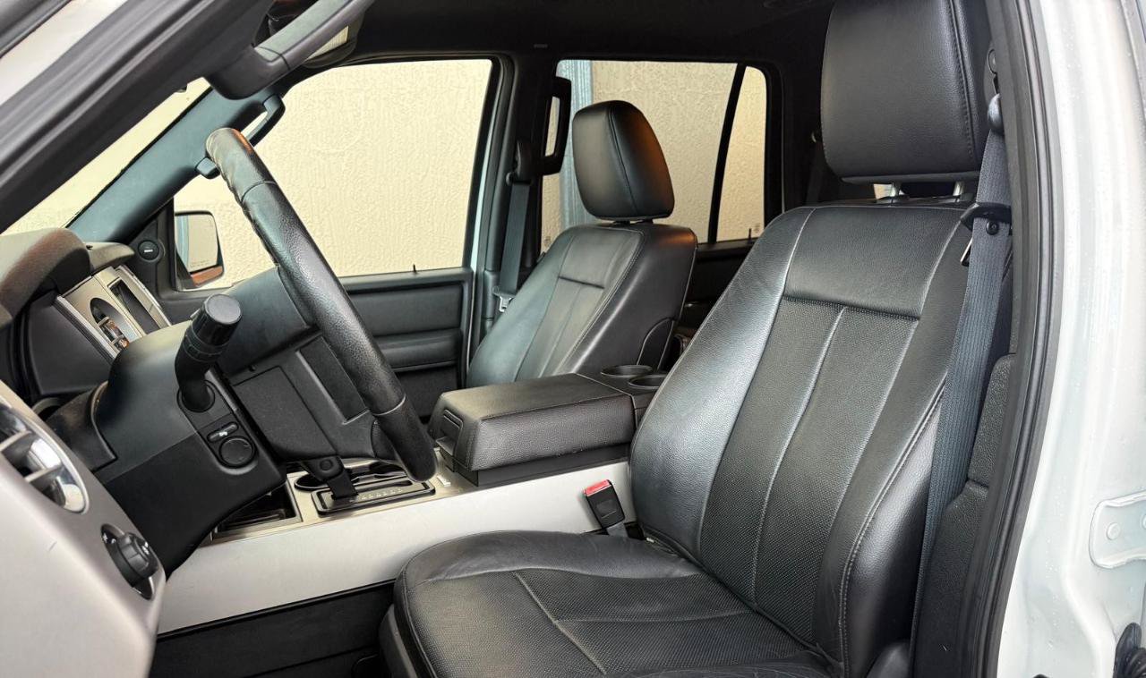 Used 2017 Ford Expedition XLT w/ Equipment Group 202A RWD image 23
