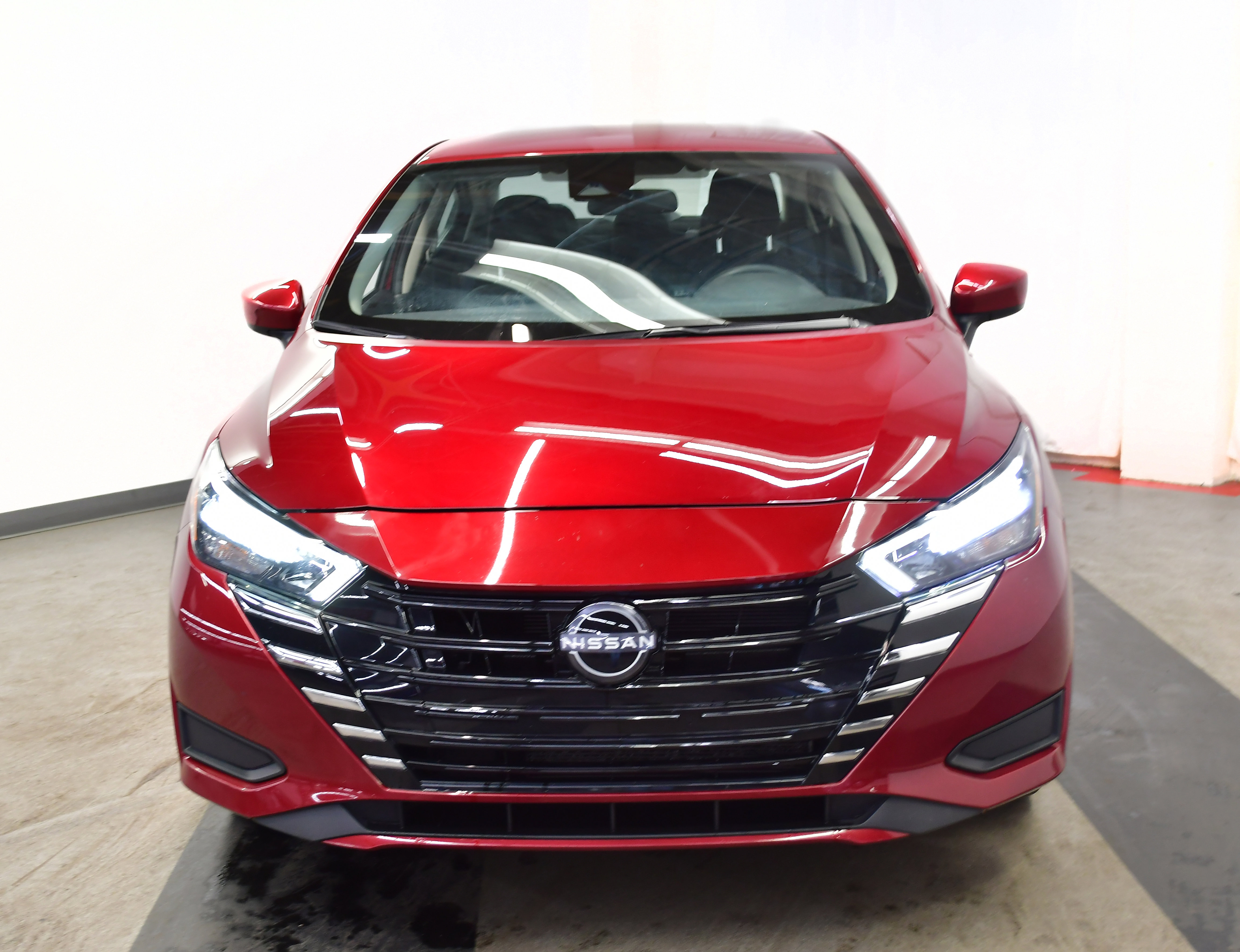 Used 2025 Nissan Versa SV image 3