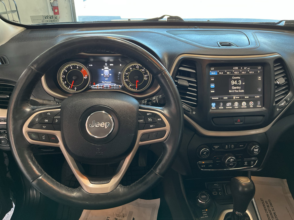 Used 2017 Jeep Cherokee High Altitude AWD/4WD image 16