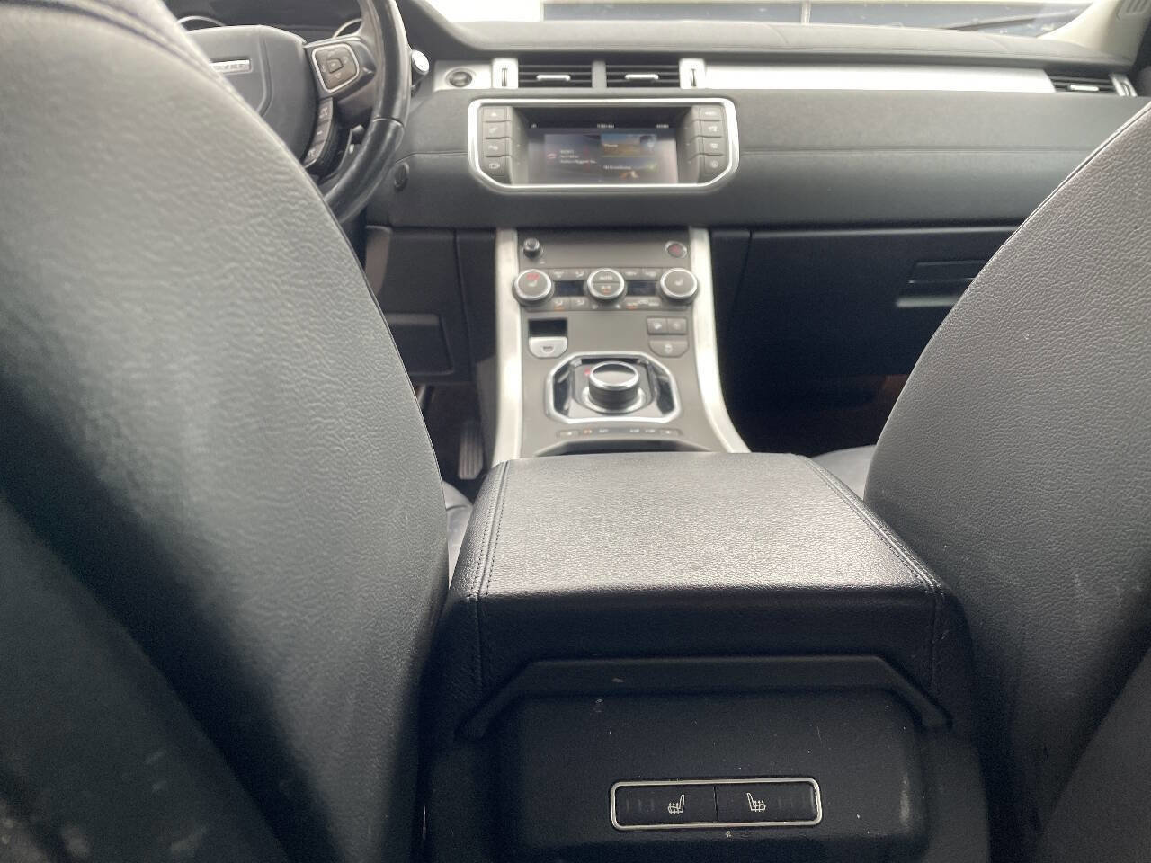 Used 2019 Land Rover Range Rover Evoque SE Premium image 19