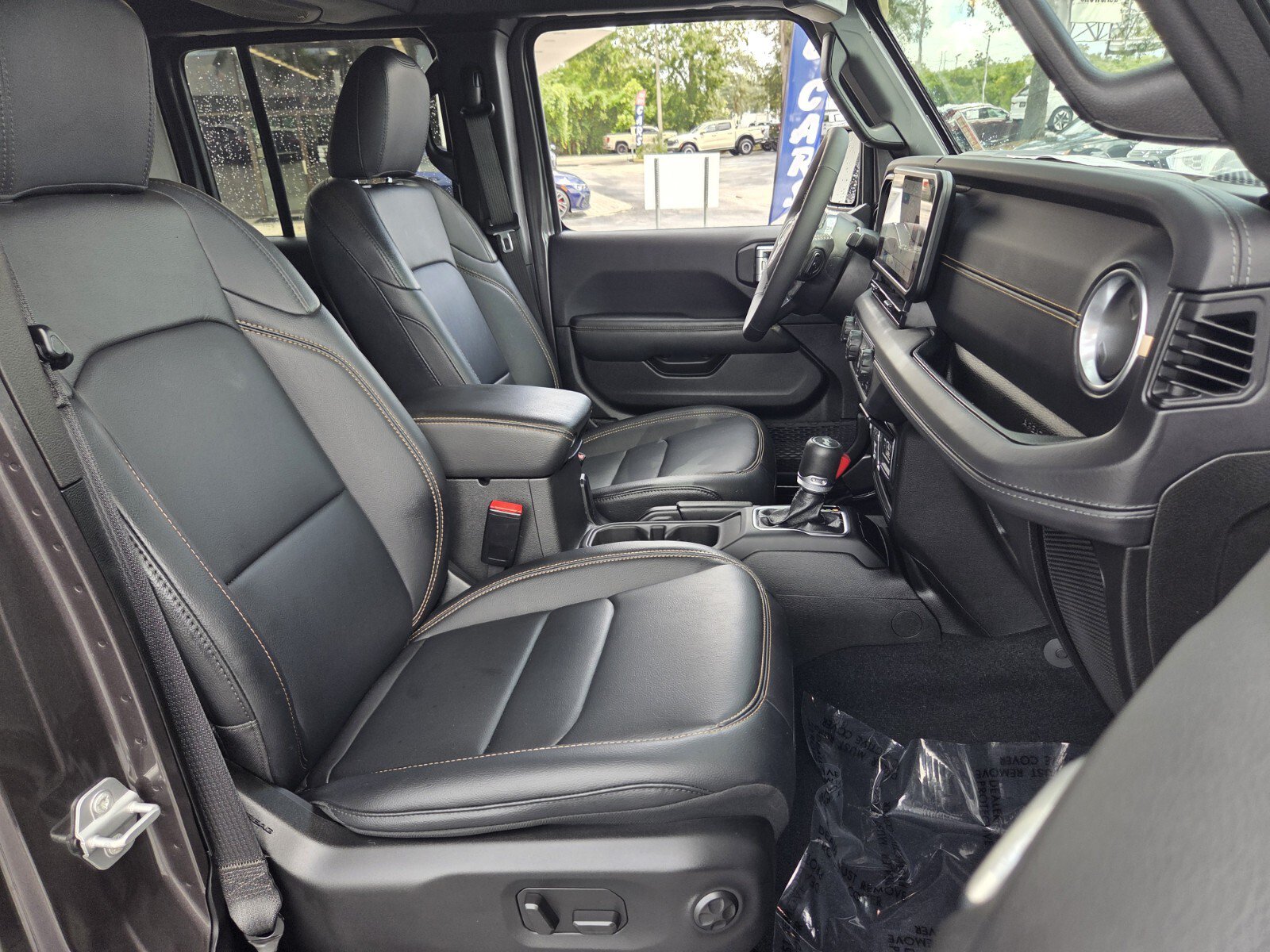 Used 2025 Jeep Wrangler Unlimited Sahara w/ Safety Group AWD/4WD image 19