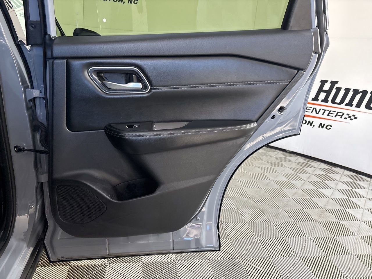 Used 2025 Nissan Rogue Platinum image 28