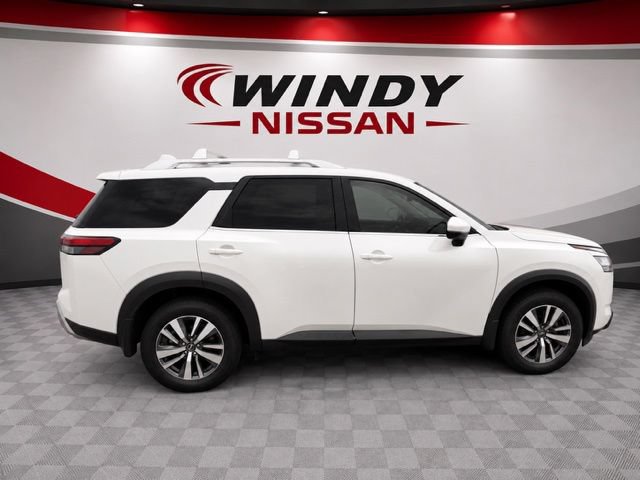 Used 2024 Nissan Pathfinder SL w/ Black Appearance Package FWD image 8