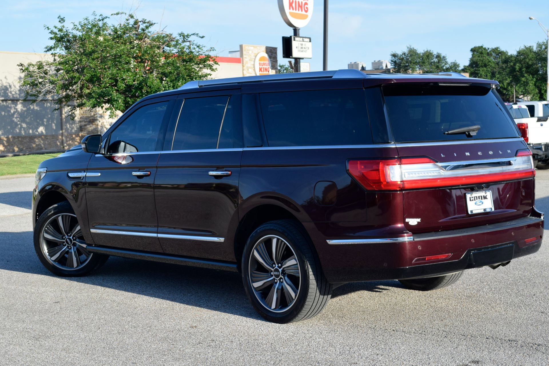 Used 2019 Lincoln Navigator L Reserve AWD/4WD image 4