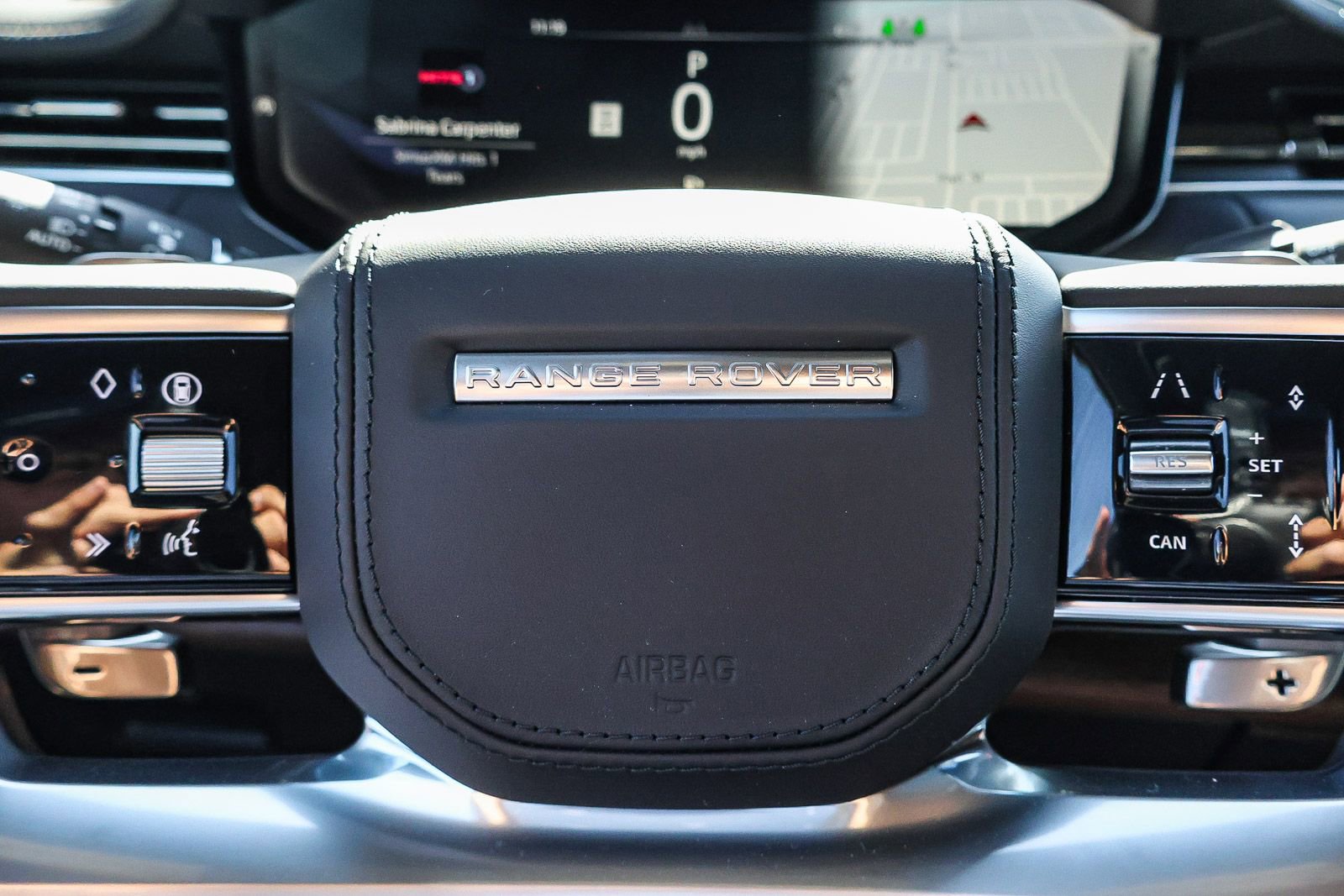 New 2025 Land Rover Range Rover SE image 39