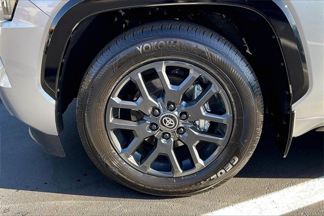 Used 2025 Toyota Sequoia Platinum image 9