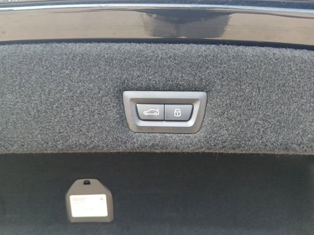 Used 2024 BMW 760i xDrive w/ Premium Package 2 image 10