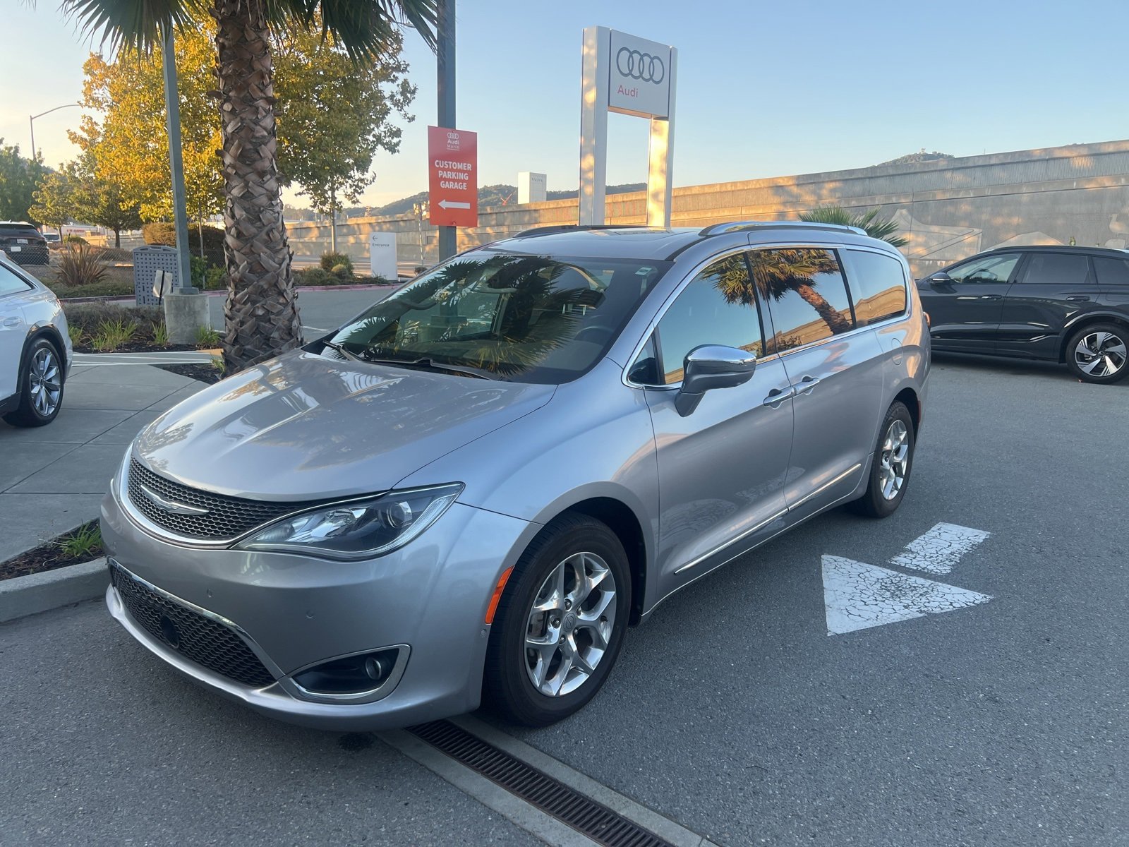 Used 2017 Chrysler Pacifica Limited