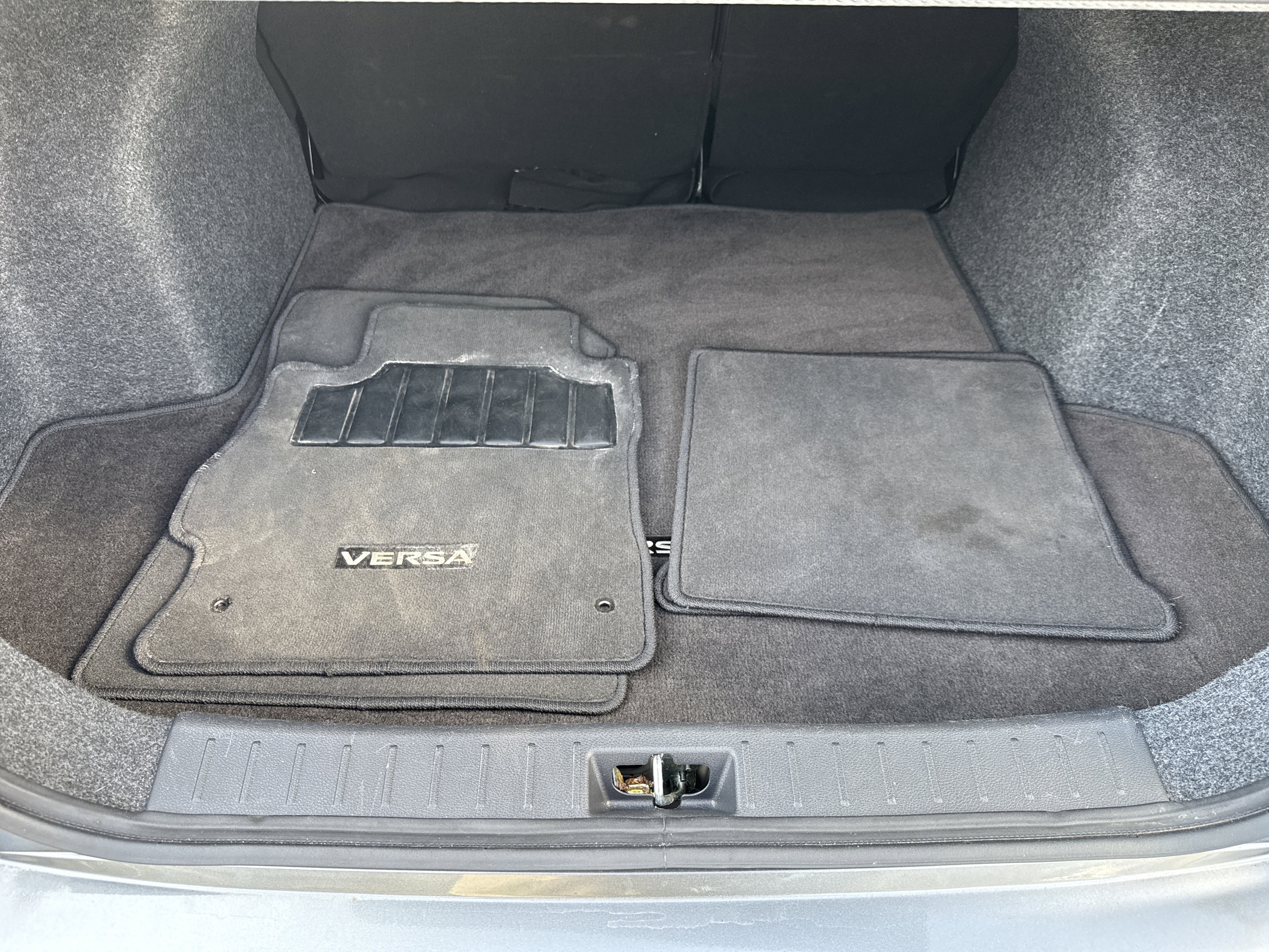 Used 2025 Nissan Versa SV FWD image 5