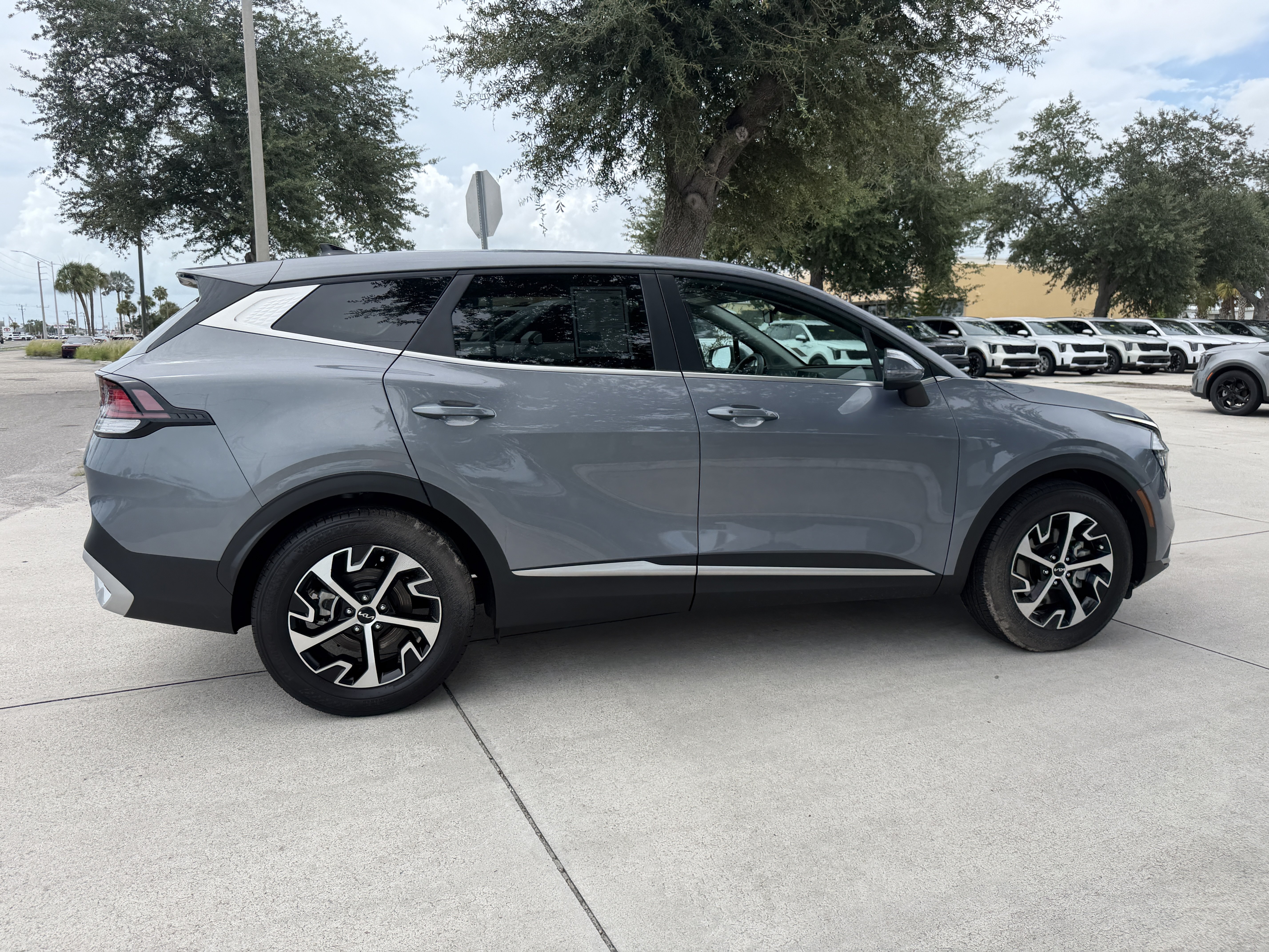 Used 2025 Kia Sportage EX FWD image 3