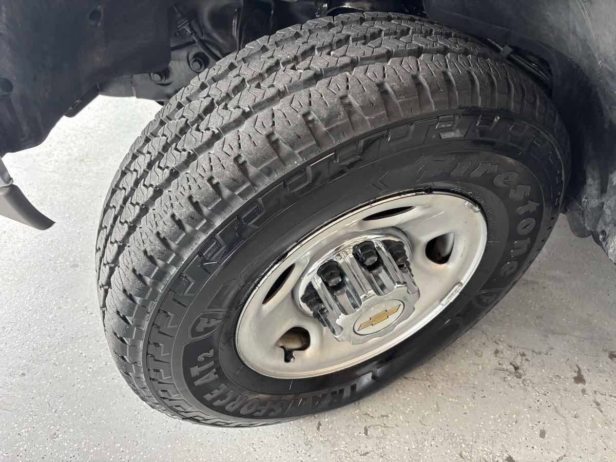 Used 2004 Chevrolet Silverado 2500 W/T RWD image 22