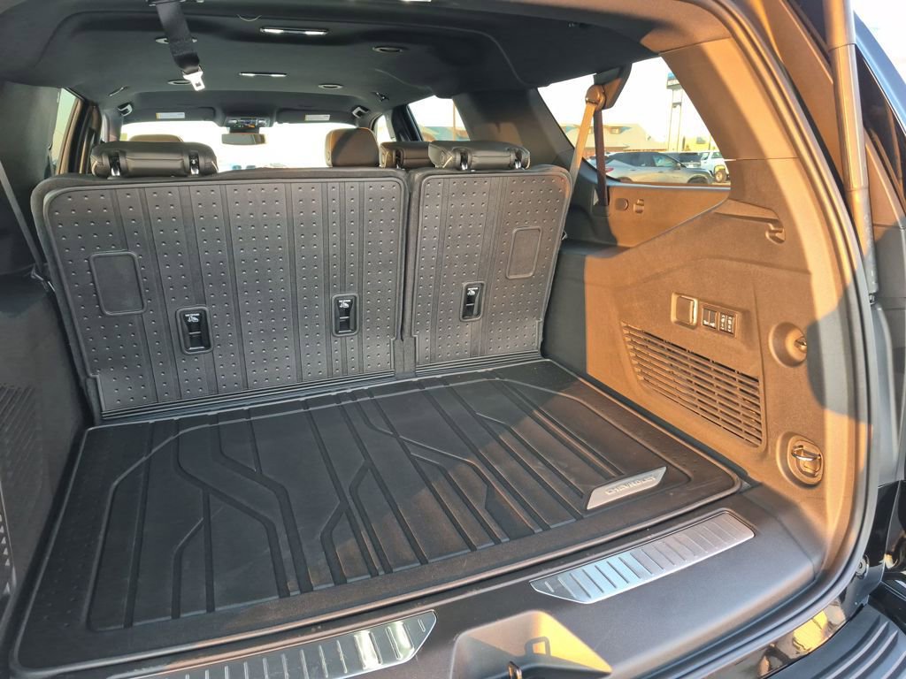 New 2026 Chevrolet Suburban Premier image 23