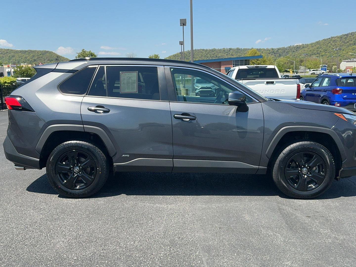 Certified 2022 Toyota RAV4 XLE w/ Convenience Package AWD/4WD image 4