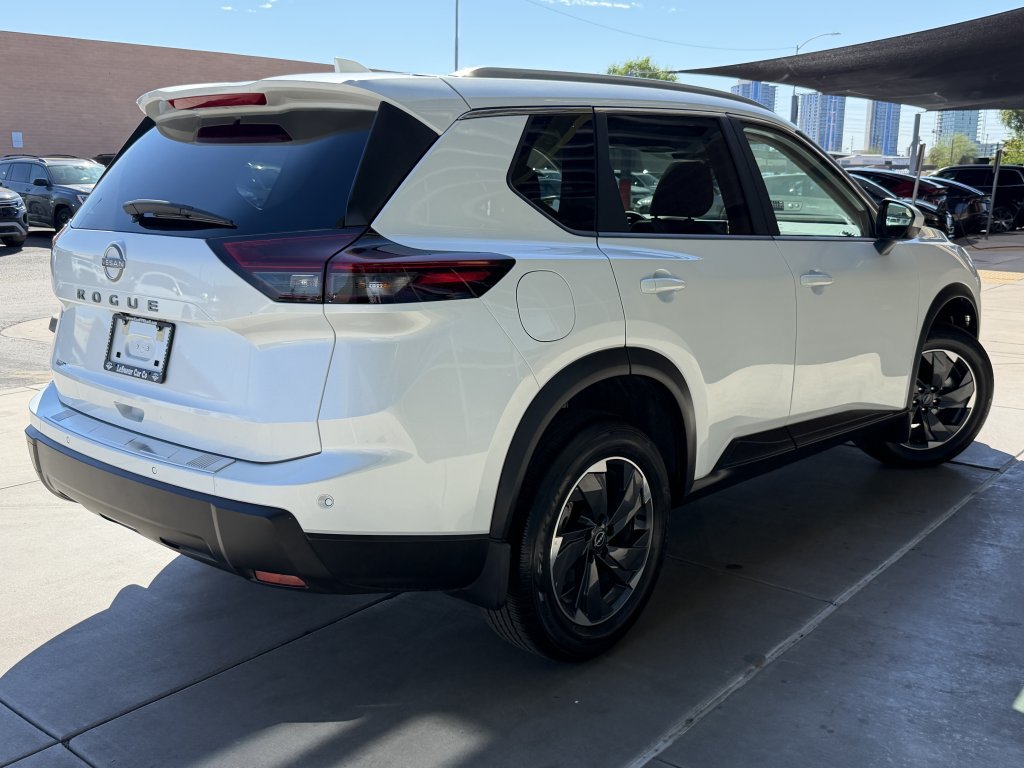 Used 2026 Nissan Rogue SV FWD image 4