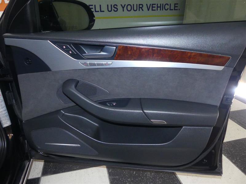 Used 2013 Audi A8 3.0T AWD/4WD image 22
