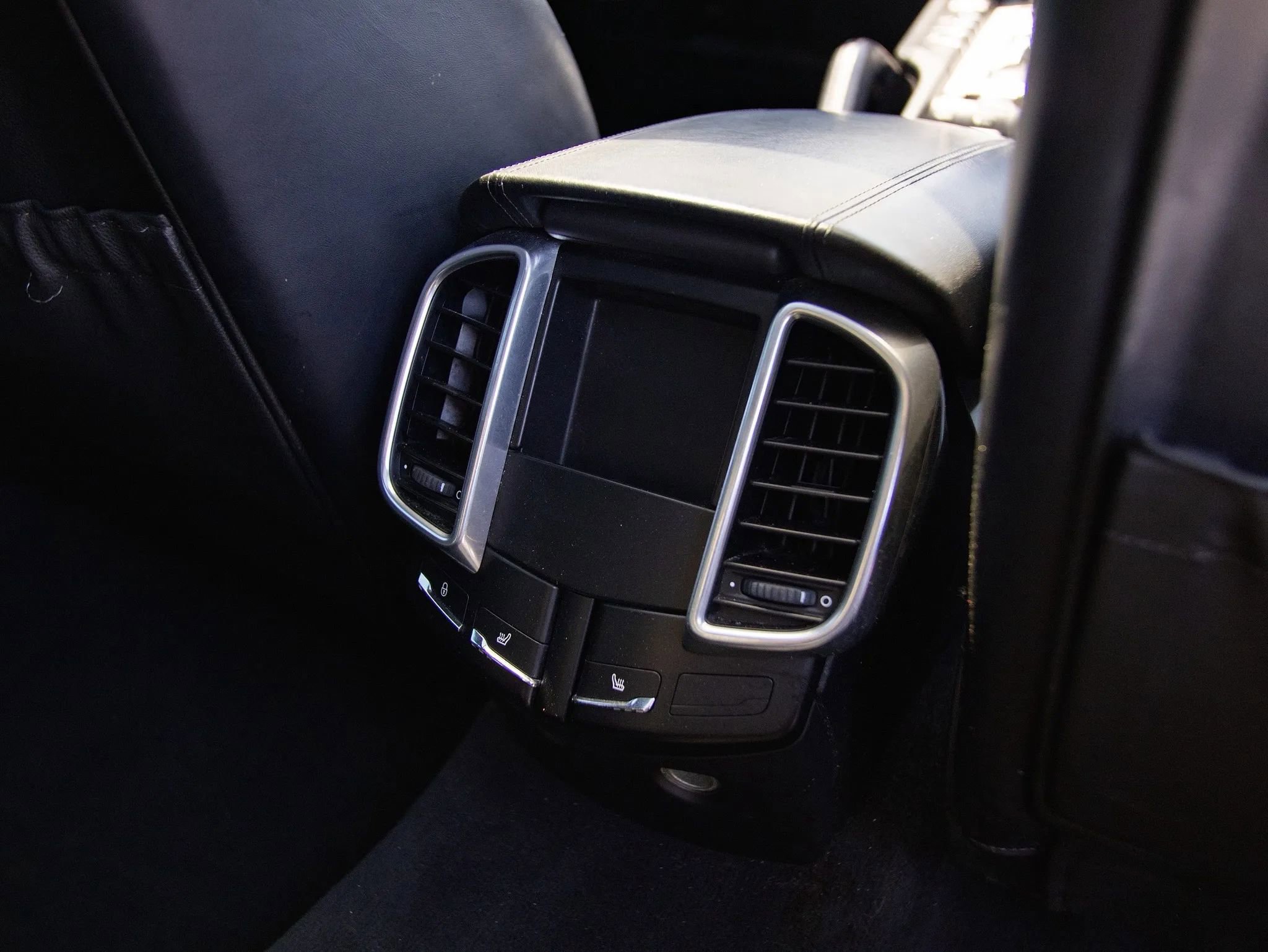 Used 2015 Porsche Cayenne Turbo AWD/4WD image 35