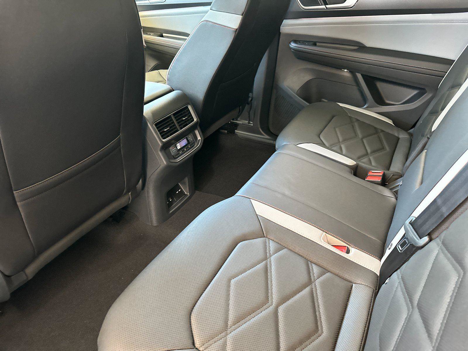 New 2026 Volkswagen Atlas Peak Edition AWD/4WD image 11