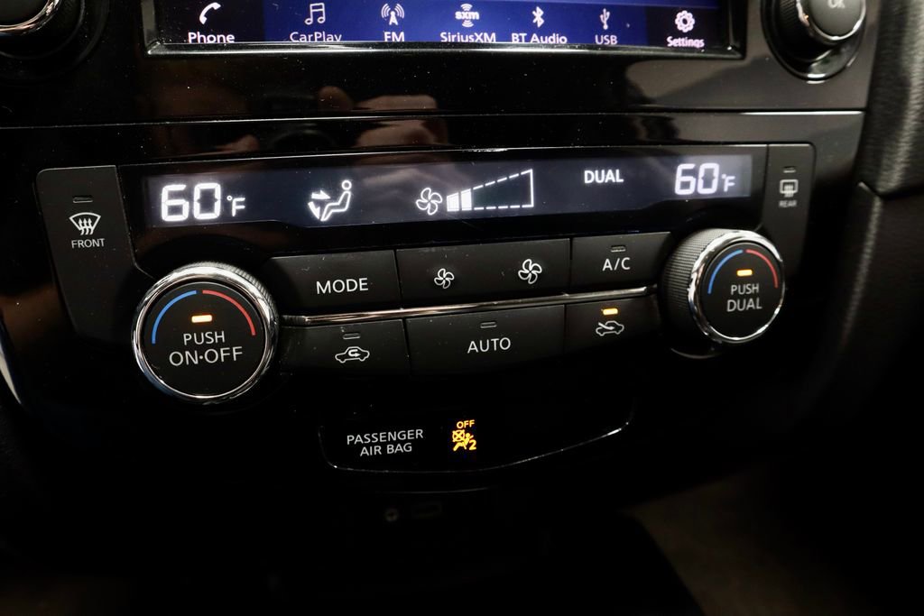 Used 2018 Nissan Rogue SV image 32