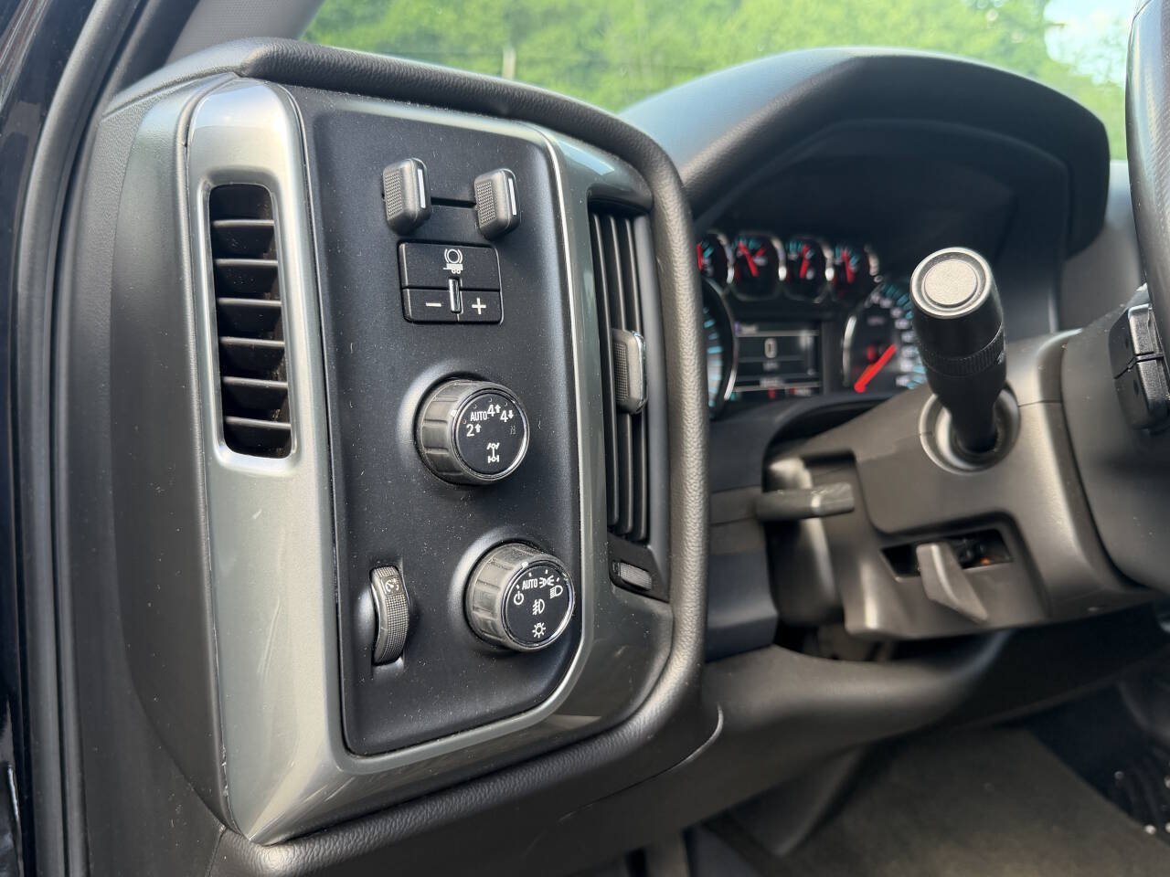 Used 2018 Chevrolet Silverado 1500 LT w/ All Star Edition AWD/4WD image 14