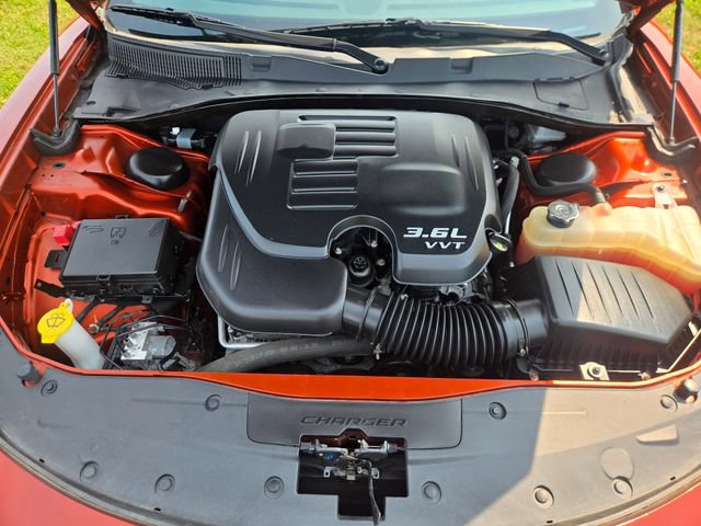 Used 2020 Dodge Charger SXT w/ Blacktop Package RWD image 11