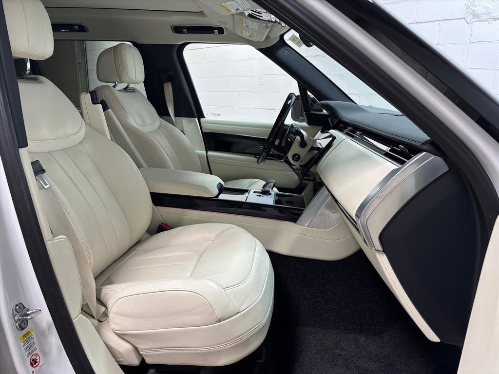 Used 2025 Land Rover Range Rover Long Wheelbase SE image 32