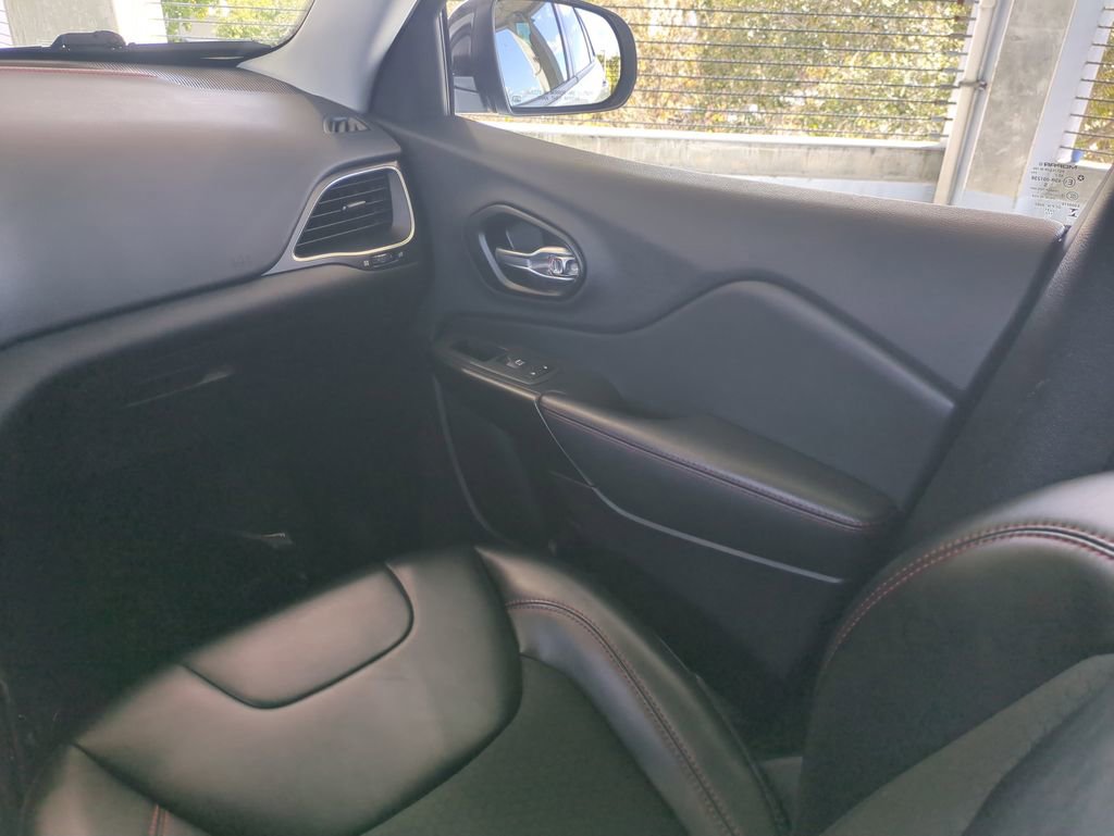 Certified 2022 Jeep Cherokee Trailhawk image 18