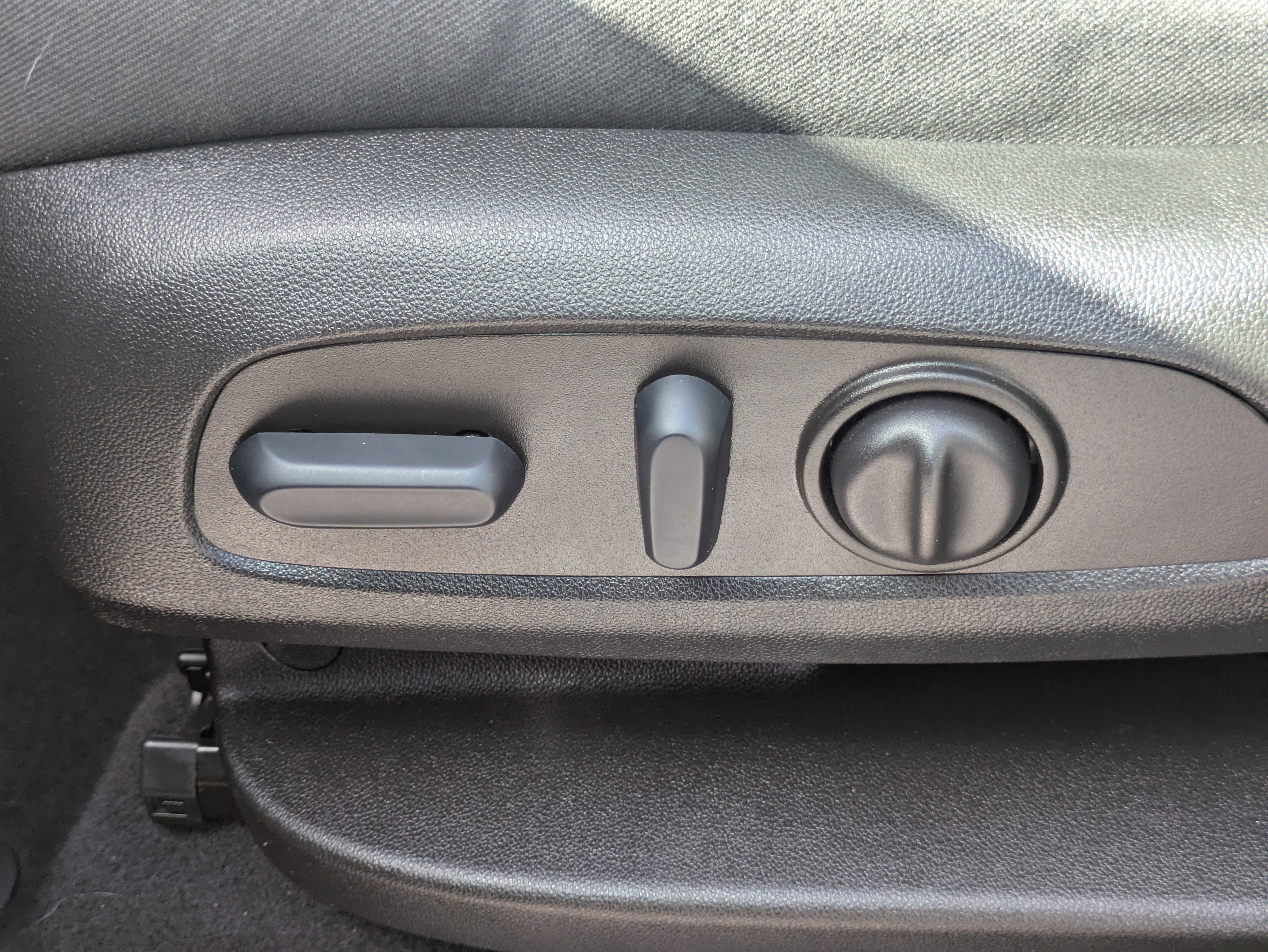 Used 2023 Chevrolet Equinox LT w/ Driver Convenience Package image 13