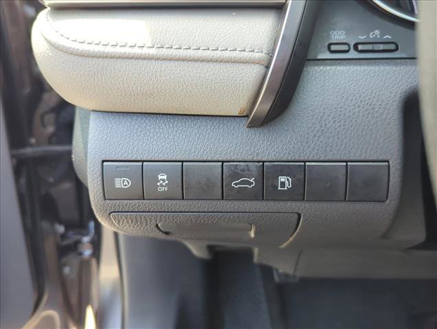 Used 2018 Toyota Camry LE image 13