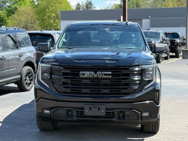 Used 2022 GMC Sierra 1500 Elevation w/ LPO, Elevation Black Package AWD/4WD image 32