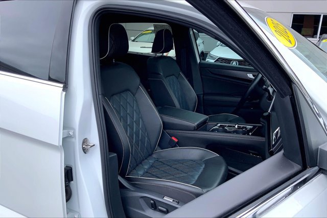 Used 2025 Volkswagen Atlas Cross Sport SEL Premium R-Line AWD/4WD image 6