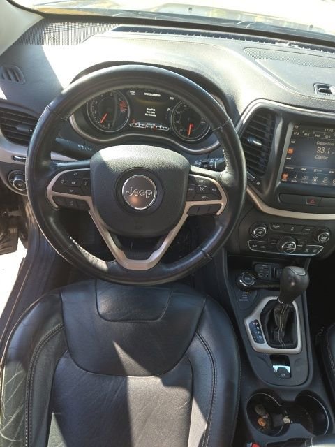 Used 2016 Jeep Cherokee Limited image 3