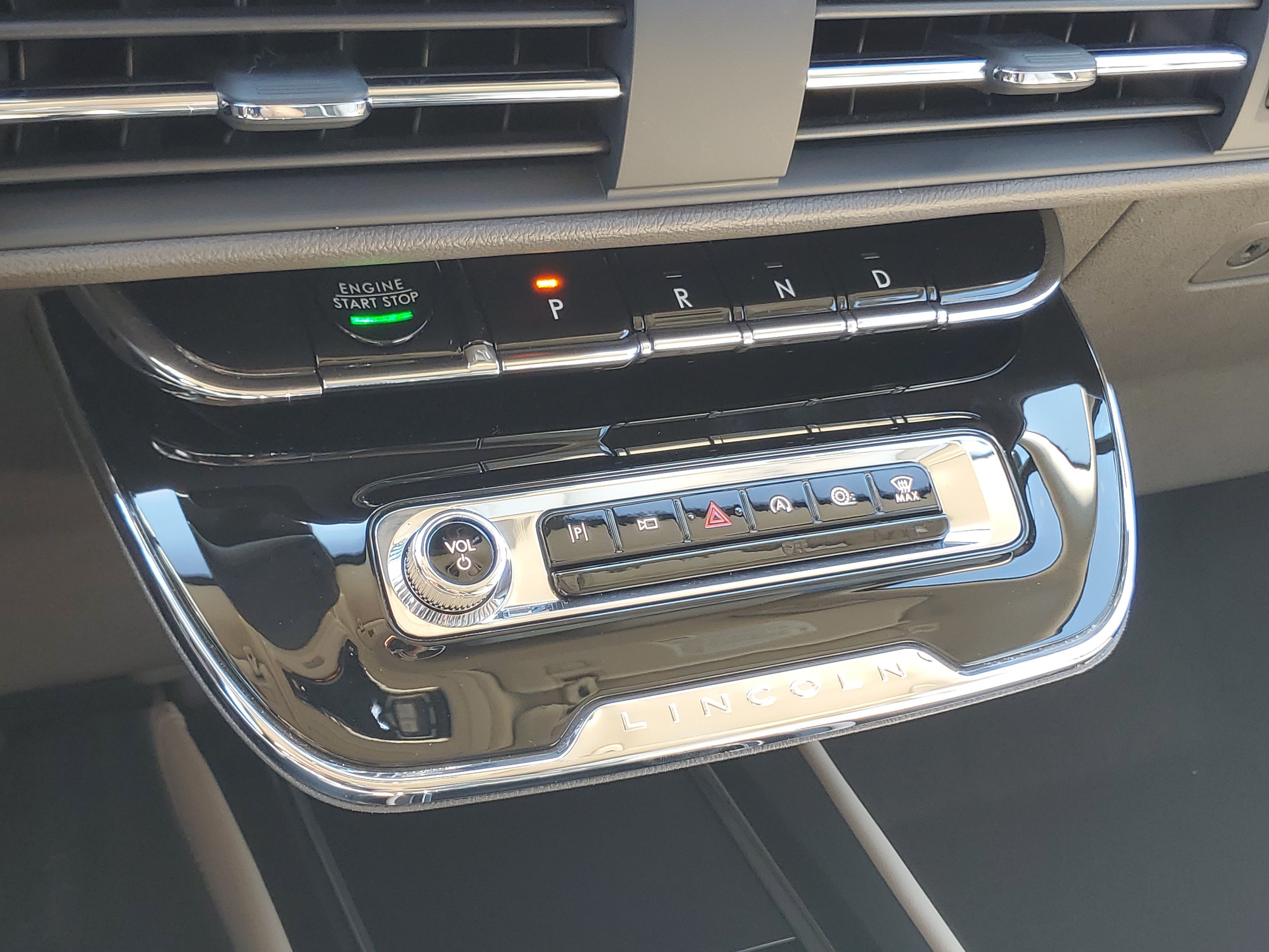 Certified 2024 Lincoln Corsair AWD image 18