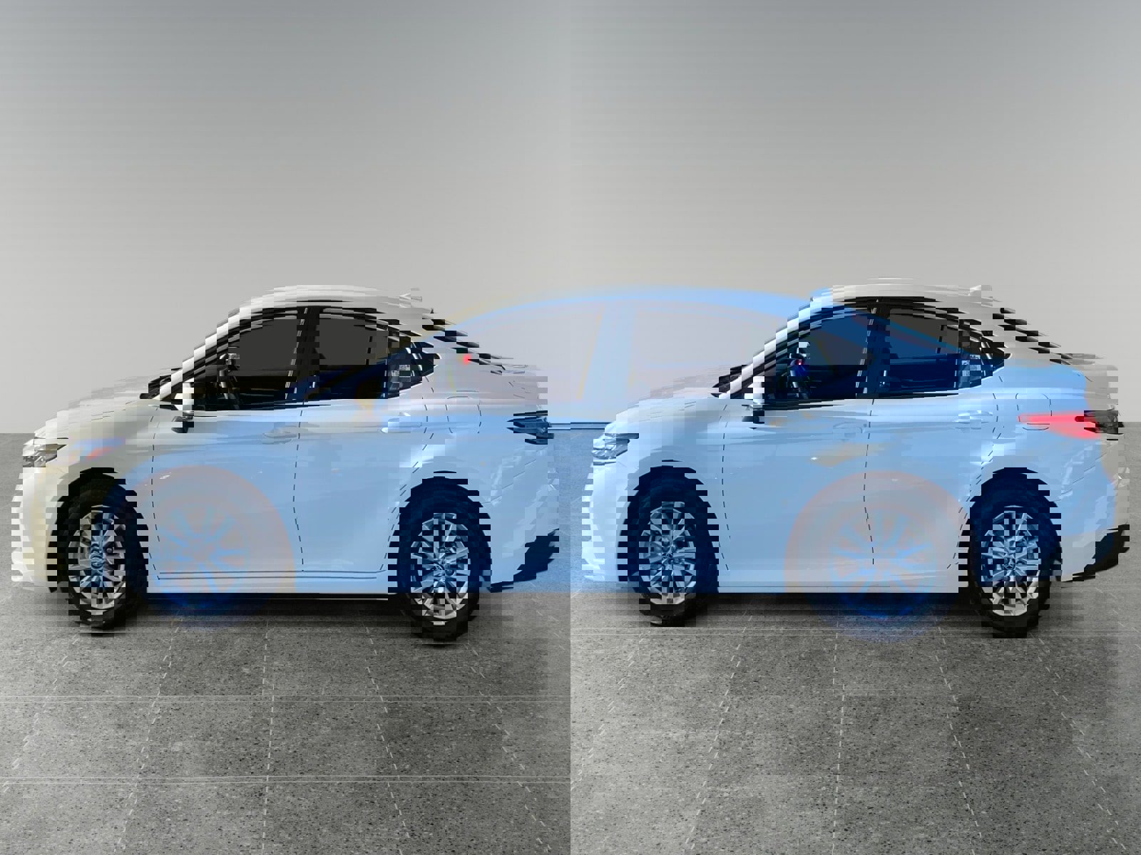 Used 2025 Toyota Camry LE image 2