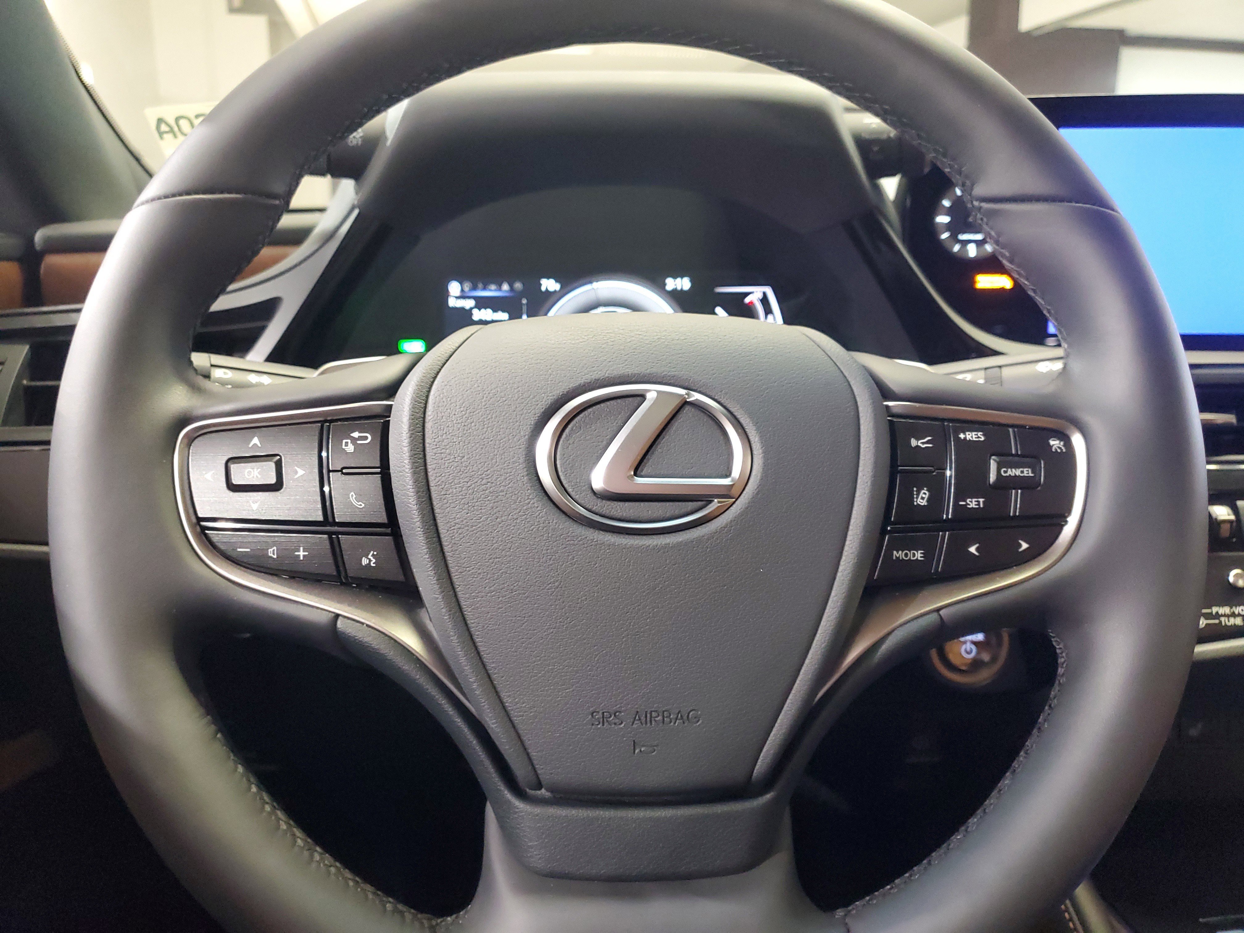 Used 2025 Lexus ES 300h w/ Premium Package image 23