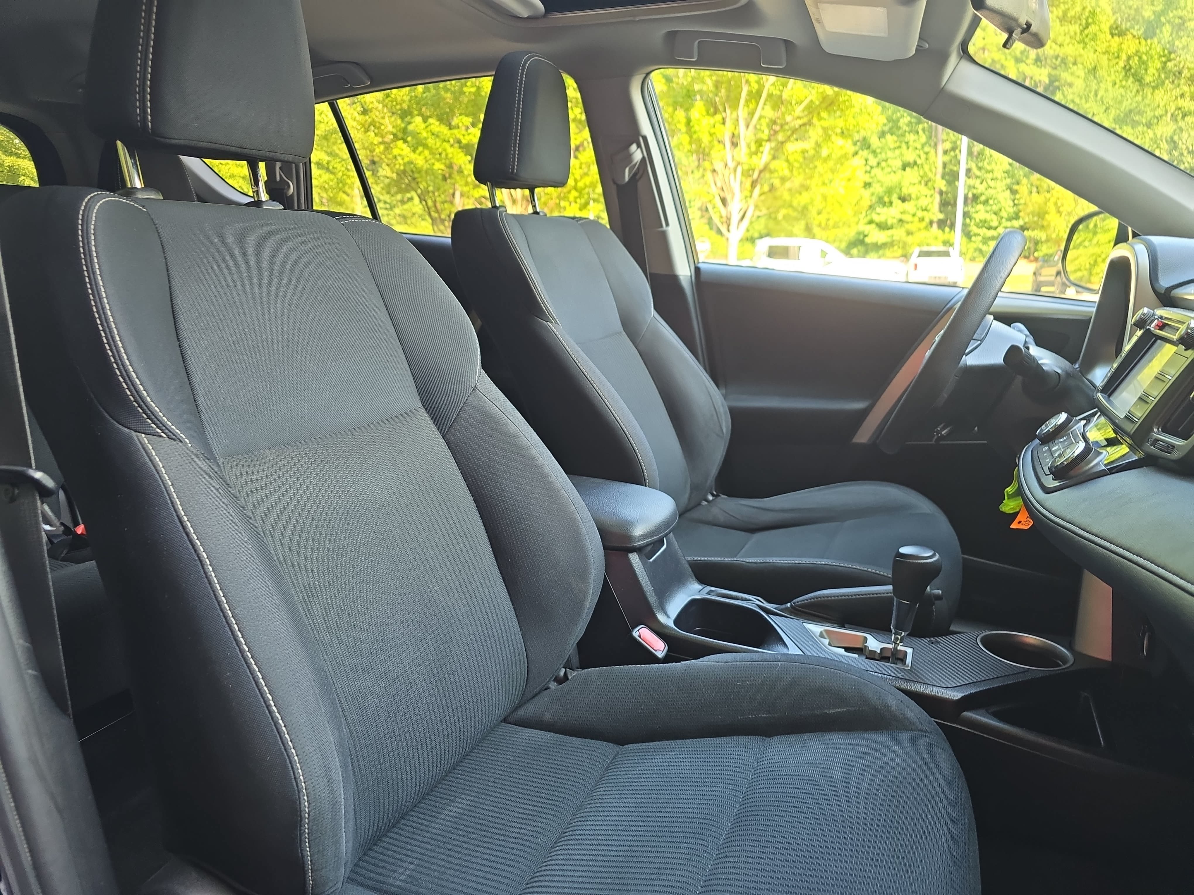 Used 2015 Toyota RAV4 XLE FWD image 10