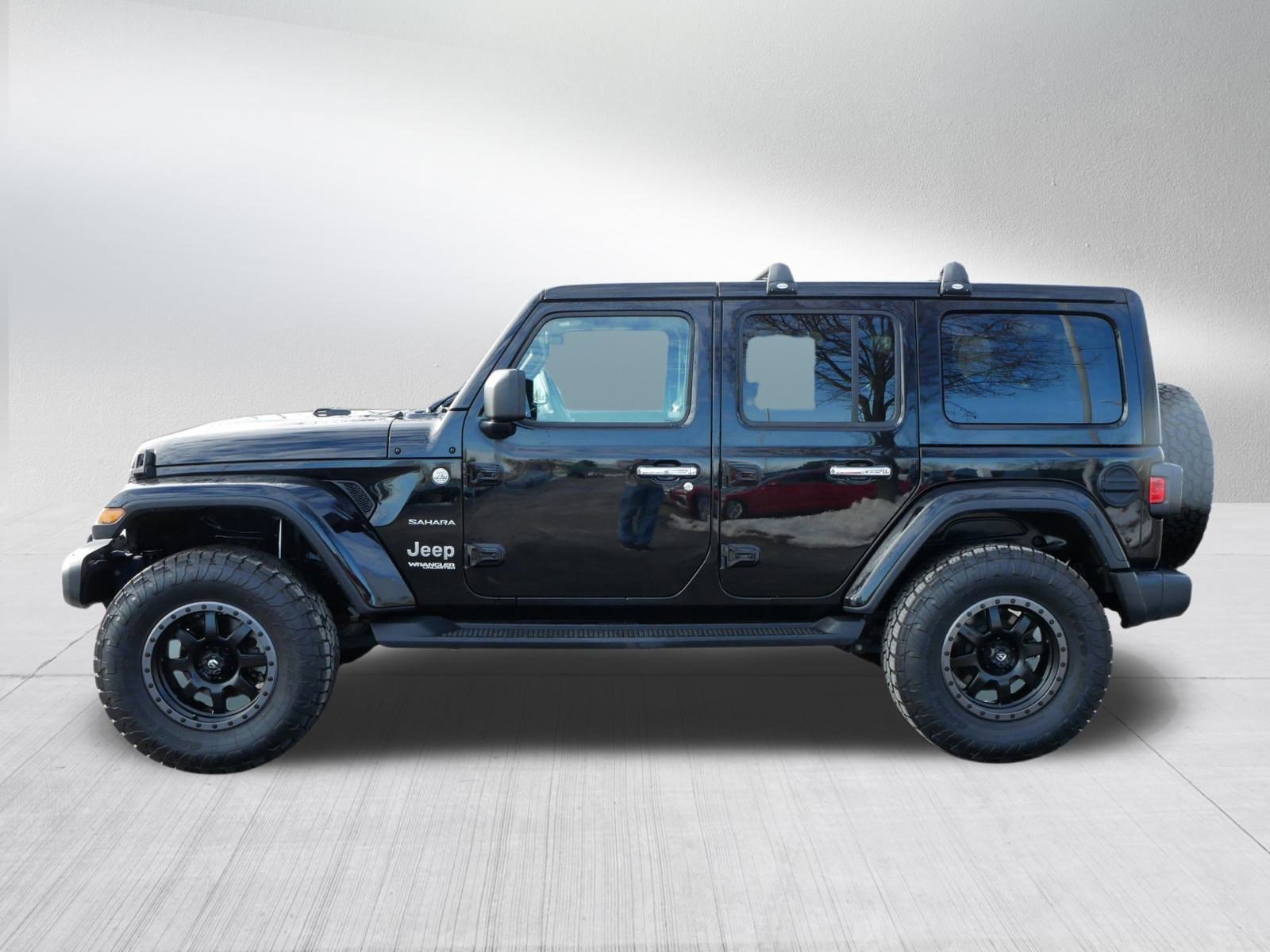 Used 2021 Jeep Wrangler Unlimited Sahara w/ Uconnect 4C Nav & Sound Group AWD/4WD image 4