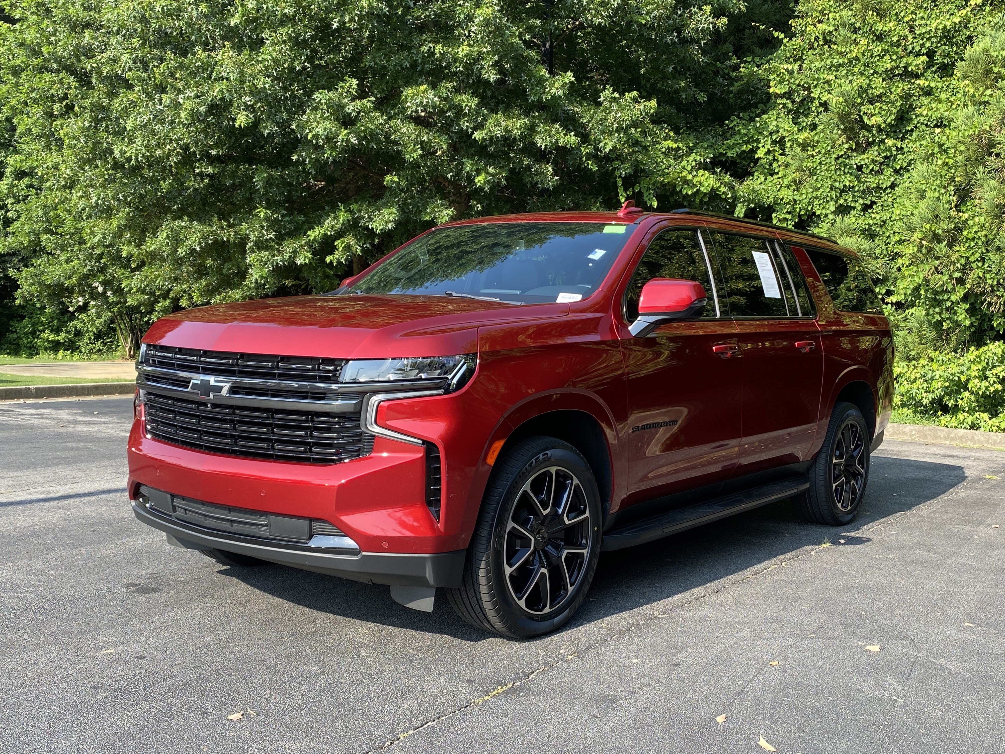 Used 2022 Chevrolet Suburban RST w/ Luxury Package AWD/4WD image 5