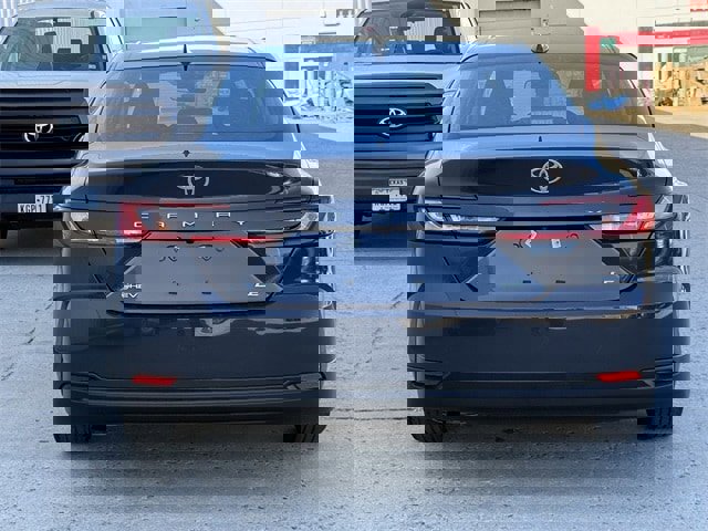 Used 2025 Toyota Camry LE image 5